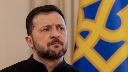 Le président de l'Ukraine, Volodymyr Zelensky, le 19 février 2025 à Kiev. (TETIANA DZHAFAROVA / AFP)