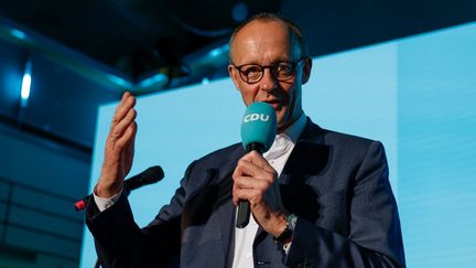 Le chef de la droite allemande, Friedrich Merz, probable futur chancelier allemand après la victoire du CDU/CSU aux législatives allemandes, le 23 février 2025. (ODD ANDERSEN / AFP)