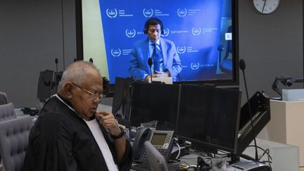 Rodrigo Duterte, l'ex-président des Philippines accusé de crimes contre l'humanité, comparaît en visioconférence devant la Cour pénale internationale, à La Haye (Pays-Bas), le 14 mars 2025. (PETER DEJONG / AFP)