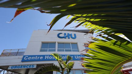 Le CHU de Saint-Pierre, à La Réunion, le 2 avril 2025. (RICHARD BOUHET / AFP)