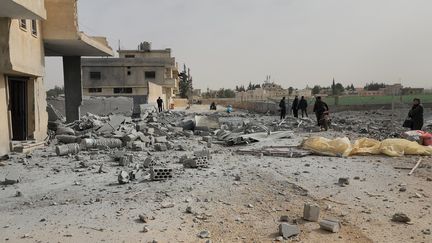 Des bâtiments endommagés près de Hawsh Tal Safiyeh (Liban), le 9 avril 2025. (AFP)