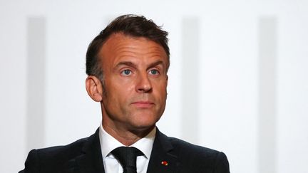 Emmanuel Macron à l'Elysée, à Paris, le 15 avril 2025. (SARAH MEYSSONNIER / AFP)