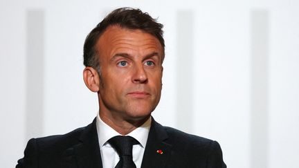 Emmanuel Macron, à l'Élysée, le 15 avril 2025. (SARAH MEYSSONNIER / POOL / AFP)