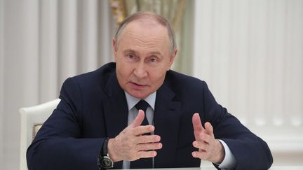 Vladimir Poutine à Moscou, en Russie, le 16 avril 2025. (SOFIA SANDURSKAYA / AFP)