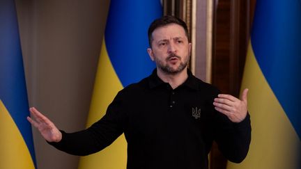 Le président ukrainien, Volodymyr Zelensky, le 17 avril 2025, à Kiev (Ukraine). (TETIANA DZHAFAROVA / AFP)