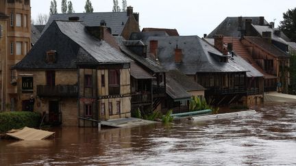 La Vézère a débordé, le 20 avril 2025, à Montignac-Lascaux en Dordogne. (ROMAIN PERROCHEAU / AFP)