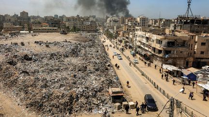 Une frappe touche Gaza, le 21 avril 2025. (OMAR AL-QATTAA / AFP)