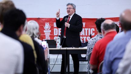 Jean-Luc Mélenchon, fondateur de La France insoumise, le 22 avril 2025 à Brooklyn, dans la ville de New York (Etats-Unis). (CHARLY TRIBALLEAU / AFP)