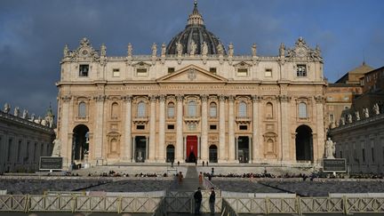 Le parvis de la basilique Saint-Pierre à Rome où se dérouleront les obsèques du pape François, samedi 26 avril 2025.. (ANDREAS SOLARO / AFP)