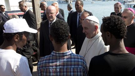 Le pape François, en 2013, lors d'une visite sur l'île de Lampedusa, en Italie. (ALESSANDRA TARANTINO / POOL)