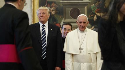 Le président américain Donald Trump et le pape François, le 24 mai 2017 au Vatican. (EVAN VUCCI / POOL)