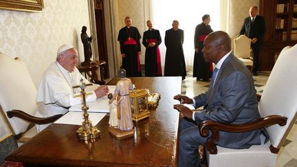 En chef d'État du Vatican, le pape François avait reçu en 2018 en audience privée,  le président de la République centrafricaine, Faustin-Archange Touadera. Un pays où il s'était rendu fin 2015. (TONY GENTILE / POOL / AFP)