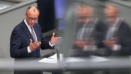 Le probable futur chancelier allemand, Friedrich Merz, à Berlin, le 8 mars 2025. (MICHAEL KAPPELER / DPA / AFP)