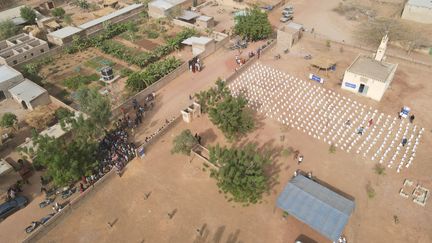 Une distribution d'aide alimentaire à Bla (Mali), touchée par des inondations, le 7 mars 2025. (ILYAS GUN / ANADOLU / AFP)