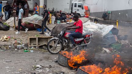 Une rue de Port-au-Prince, en Haïti, le 16 avril 2025. (GUERINAULT LOUIS / ANADOLU / AFP)