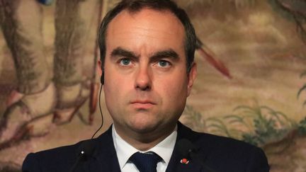 Le ministre des Armées, Sébastien Lecornu, le 23 octobre 2023, à Paris. (UMIT DONMEZ / ANADOLU / AFP)