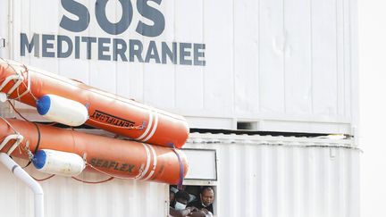 L'Ocean Viking, affrété par l'ONG SOS Méditerranée, en Sicile le 8 août 2021 (FRANCESCO RUTA / ANSA)