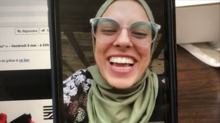 La photojournaliste Fatima Hassouna dans le documentaire "Put Your Soul on Your Hand and Walk" de Sepideh Farsi. (SEPIDEH FARSI / RÊVES D'EAU PRODUCTIONS)