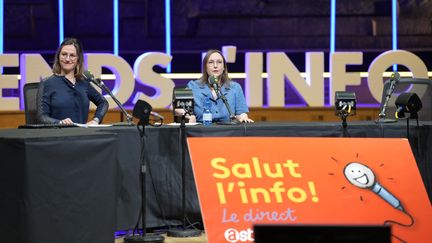 Lara Mercier, journaliste à Astrapi, et Estelle Faure, journaliste à franceinfo, présentent le webinaire "Salut l'info ! Le direct", jeudi 20 mars 2025. (CHRISTOPHE ABRAMOWITZ / RADIO FRANCE)