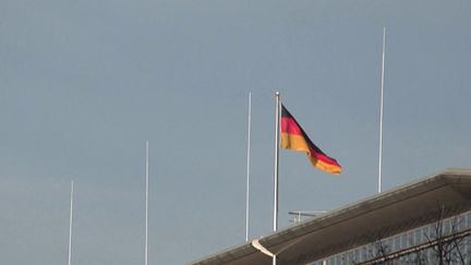 Eurozapping : l'emprunt pour la défense allemand a du plomb dans l'aile (franceinfo)