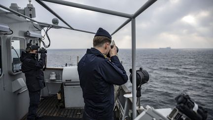 Un bâtiment de la marine suédoise participe aux opérations de sécurisation de la mer Baltique, le 4 février 2025 (JOHAN NILSSON / TT NEWS AGENCY)