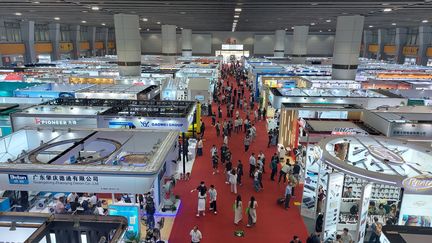 La foire de Canton, en Chine, s'est ouverte le 15 avril 2025, en l'absence remarquée des Américains. (SEBASTIEN BERRIOT / FRANCEINFO / RADIO FRANCE)