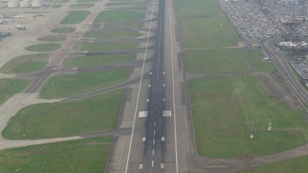 Fermeture de l’aéroport d’Heathrow : vers une reprise progressive du trafic (Franceinfo)