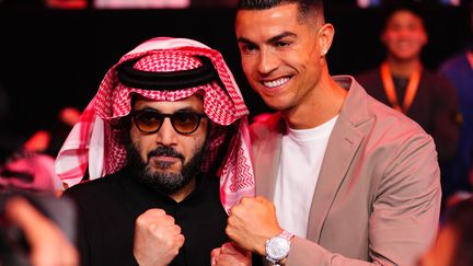 Chaque photo de Christiano Ronaldo en Arabie Saoudite fait réagir, jusqu'à avancer qu'il se serait converti à l'Islam. C'est faux. (CHRIS UNGER / ZUFFA LLC)