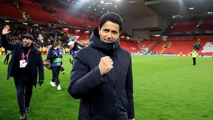 Nasser Al-Khelaïfi fête la victoire du PSG sur la pelouse de Liverpool, le 11 mars 2025, en Ligue des champions. (XAVIER LAINE / GETTY IMAGES)