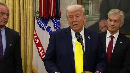 Le président des États-Unis, Donald Trump, s'était d'abord présenté comme l'homme pouvant obtenir la paix en Ukraine. Mais il menace désormais de se retirer des négociations entre Kiev et Moscou. (France 2)