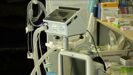 Les équipes de France Télévisions se sont rendues dans un hôpital ukrainien enterré six mètres sous terre. (franceinfo)
