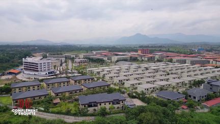 KK Park, en Birmanie, un complexe d'escroquerie en ligne où "10 000, 20 000 personnes travaillent 16 à 18 heures par jour pour arnaquer le monde entier" (COMPLÉMENT D'ENQUÊTE / FRANCE 2)