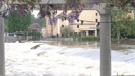 Inondations : quatre départements toujours en vigilance crue (franceinfo)