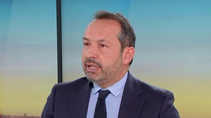 Jordan Bardella candidat à Hénin-Beaumont en cas de nouvelle dissolution ? "Tout est possible", admet Sébastien Chenu, porte-parole du RN (franceinfo)