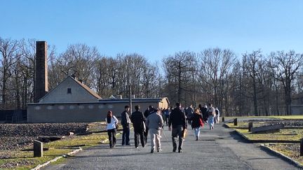 Le groupe dans le camp de Buchenwald (Allemagne). Avril 2025 (SEBASTIEN BAER / RADIO FRANCE)