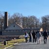 Le groupe dans le camp de Buchenwald (Allemagne). Avril 2025 (SEBASTIEN BAER / RADIO FRANCE)