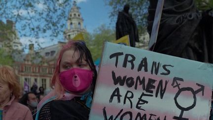 Londres, manifestation pour les droits des transgenres (franceinfo)