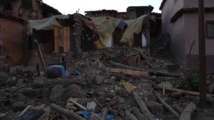 Séisme au Maroc : le désarroi des habitants devenus sans-abri (France info)