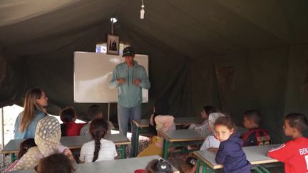 Le 8 septembre dernier, le séisme le plus puissant jamais enregistré au Maroc faisait environ 3 000 morts et des milliers de blessés. Presque deux mois plus tard, les habitants reprennent petit à petit le cours de leur vie. (franceinfo)