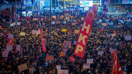 Comment couvrir les manifestations en Turquie pour les journalistes français ? (TUNAHAN TURHAN / MAXPPP)