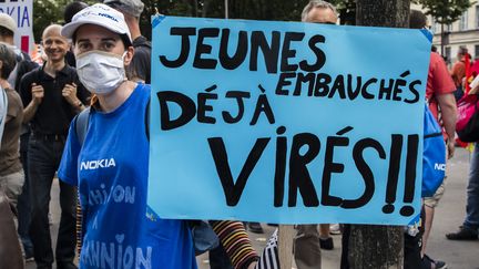 En 2023, 17% des jeunes de 15 à 24 ans étaient au chômage selon l'Insee (photo d'illustration, lors d'une manifestation des salariés de Nokia, à Paris en 2020). (VINCENT ISORE / MAXPPP)