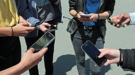 La plupart des adolescents et jeunes hommes ont été au contact de contenus masculinistes via les réseaux sociaux. (Photo d'illustration). (FRANCOIS DESTOC / MAXPPP)