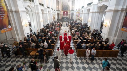 Messe catholique à Dresde (Allemagne) le 13 avril 2025 (SEBASTIAN KAHNERT / DPA)