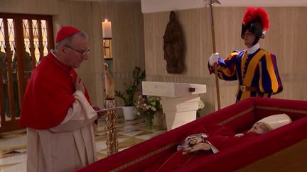 Mort du pape François : les premières images du corps du souverain pontife diffusées (France 2)