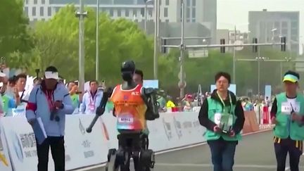 Semi-marathon, quand les robots défient les hommes (franceinfo)