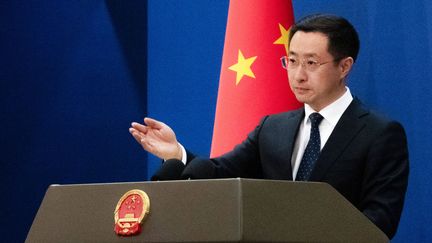 Le porte-parole du ministère des Affaires étrangères chinois, Lin Jian, lors d'une conférence de presse à Pékin (Chine), le 12 novembre 2024. (ANNA RATKOGLO / SPUTNIK / SIPA)