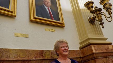 L'artiste Sarah A. Boardman lors du dévoilement du portrait de Donald Trump au Capitole du Colorado qu'elle a peint le jeudi 1er août 2019, à Denver (Colorado), aux États-Unis. (JESSE PAUL/ZUMA/SIPA / SIPA)