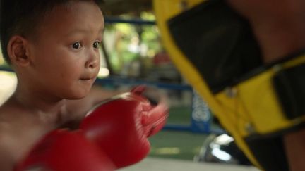 Thaïlande : les enfants n'échappent pas au business des compétitions de muay-thaï (France 2)
