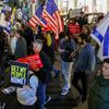 Des Isréaliens manifestent pour réclamer le soutien des Etats-Unis pour libérer les otages retenus par le Hamas, à Tel Aviv le 4 février 2025. (JACK GUEZ / AFP)