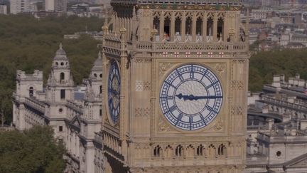Royaume-Uni : l'autorisation de voyage obligatoire entre en vigueur (France 2)